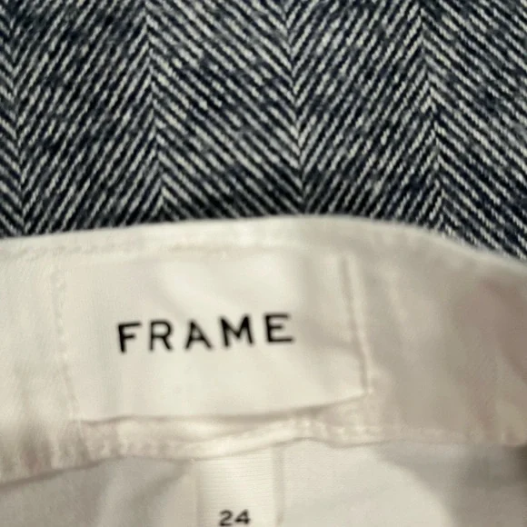 Frame Le High Flare in Blanc, size 24